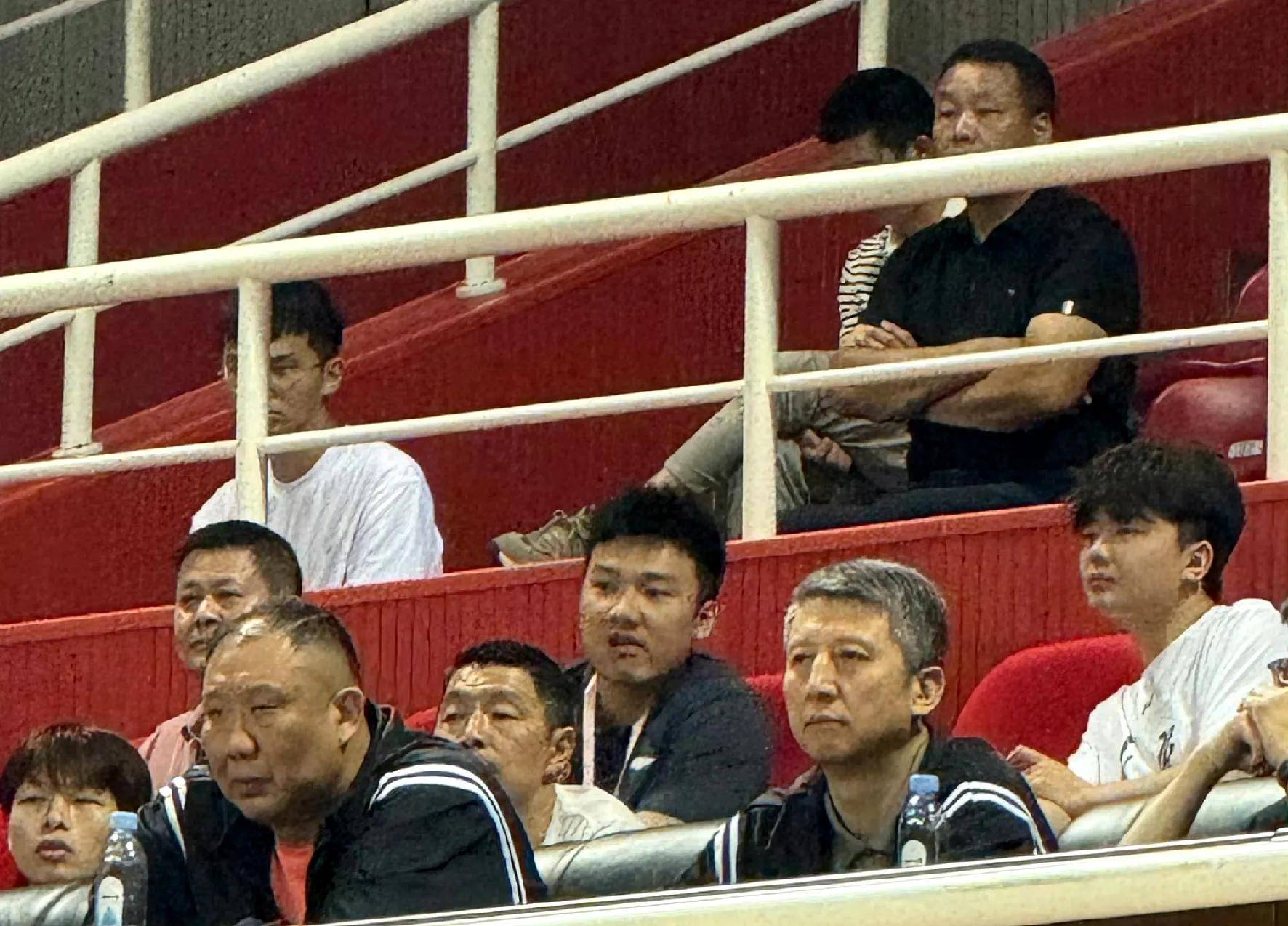 CBA豪门球队备战新赛季，冠军呼声渐起