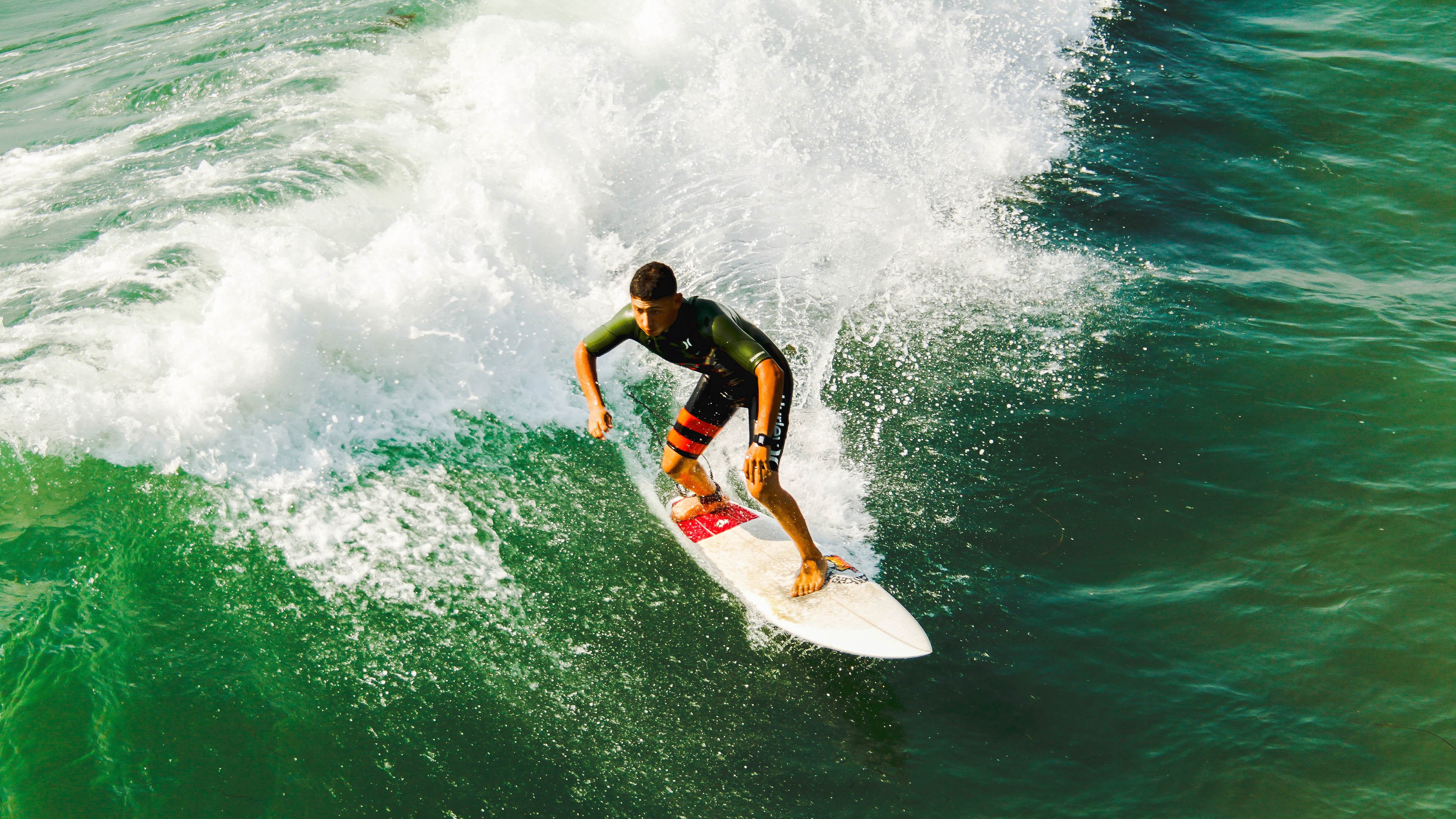 内马尔回归赛场，赛况扑朔迷离首场状态亮眼，G2观众沸腾！